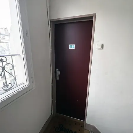 164 - Charming In Center Of * Париж