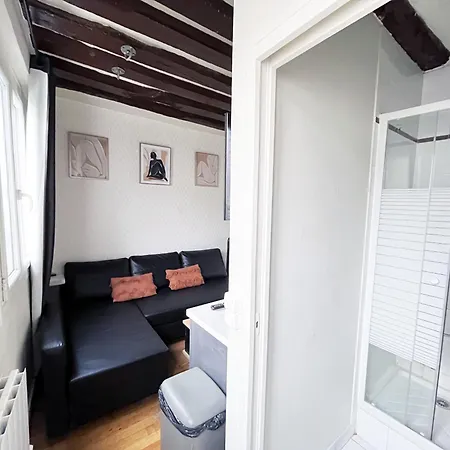 164 - Charming In Center Of Apartamento