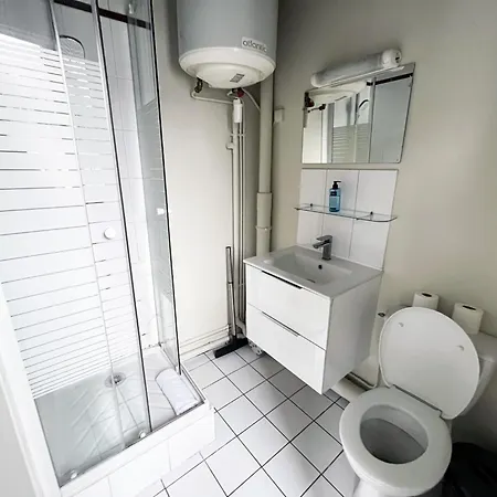 164 - Charming In Center Of * París