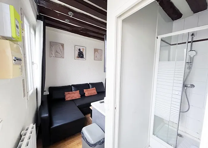 164 - Charming In Center Of Apartman