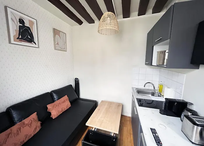 164 - Charming In Center Of Apartman